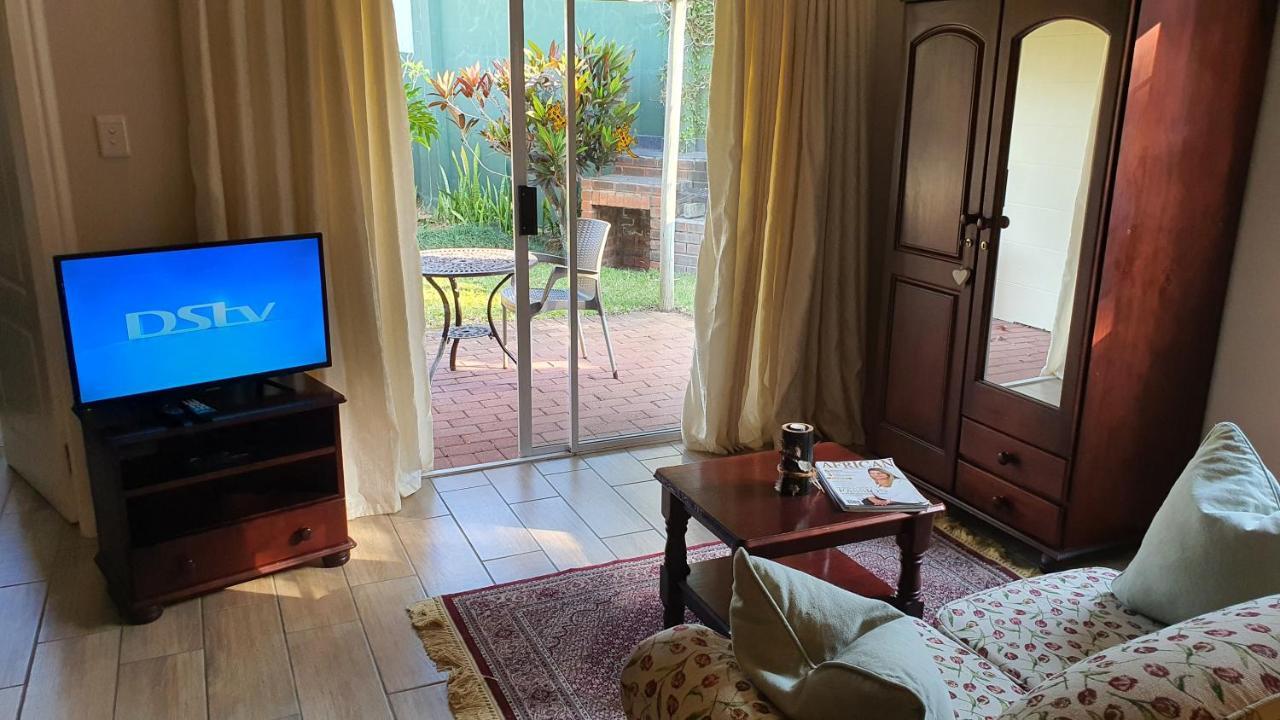 The Lazy Lizard Hotel เดอร์บัน ภายนอก รูปภาพ